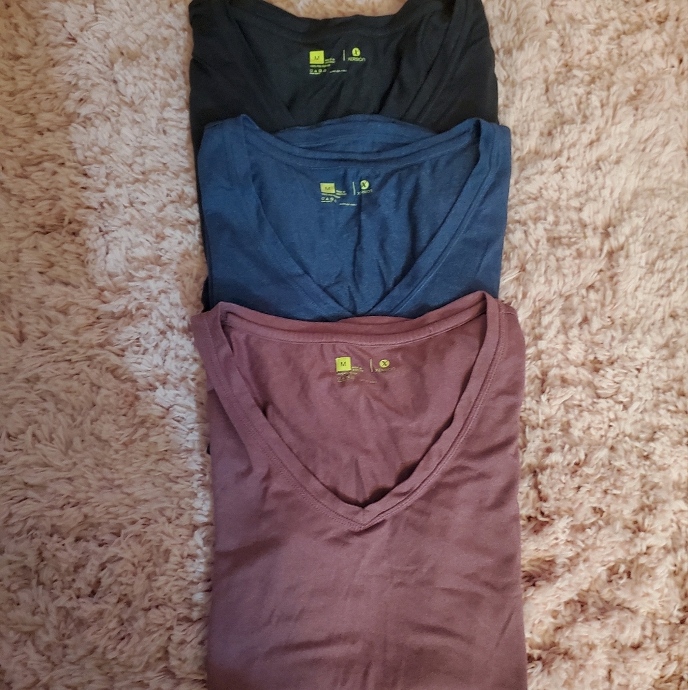 Womens short sleeve workout shirt bundle three size Medium